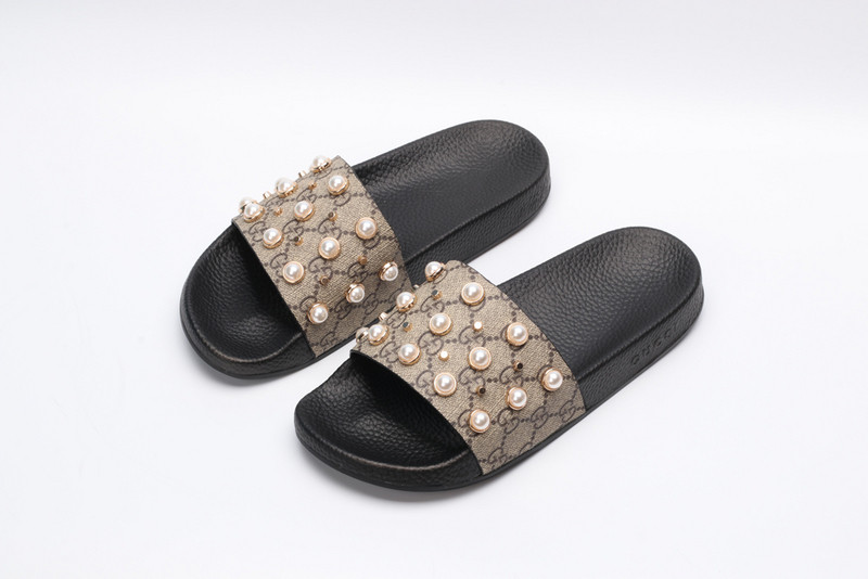 GUC LEATHER SLIDE