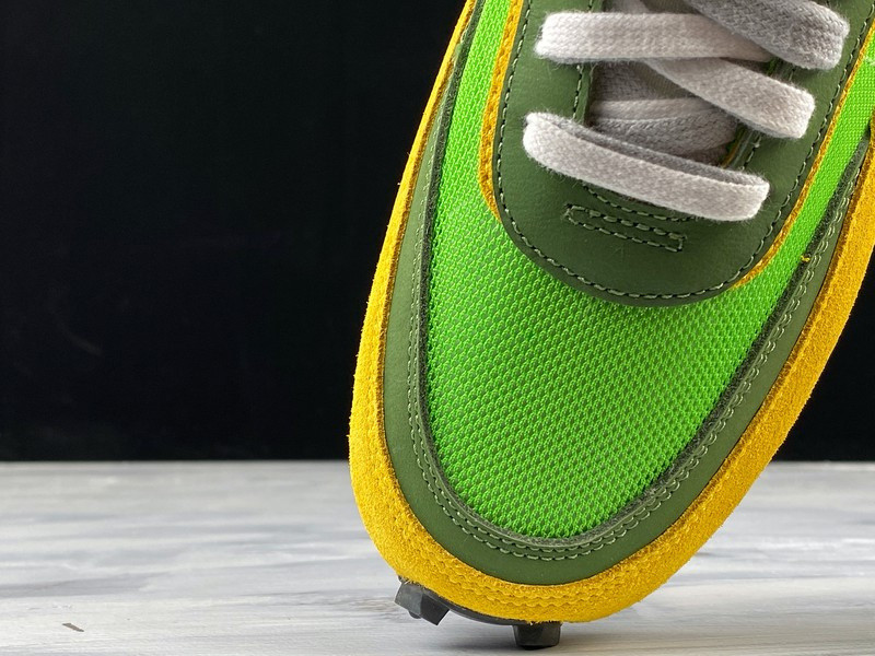 NIKE LD WAFFLE X SACAI GREEN GUSTO BV0073-300
