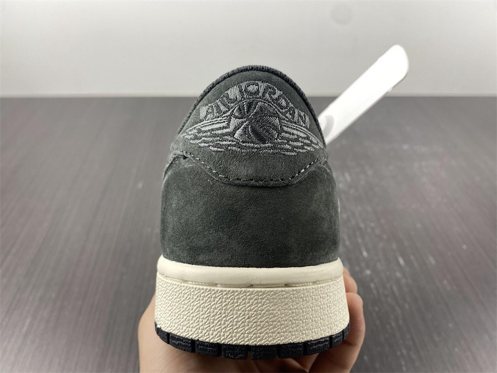 Travis Scott x Air Jordan 1 Low OG DM7866-001