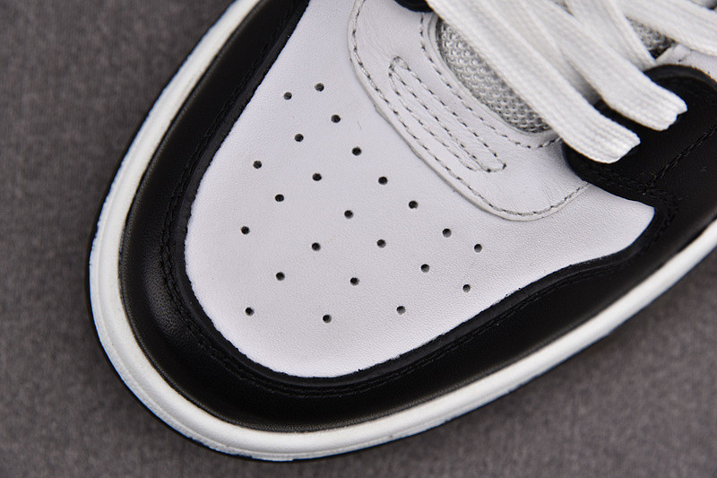 Off-White c/o Virgil Abloh