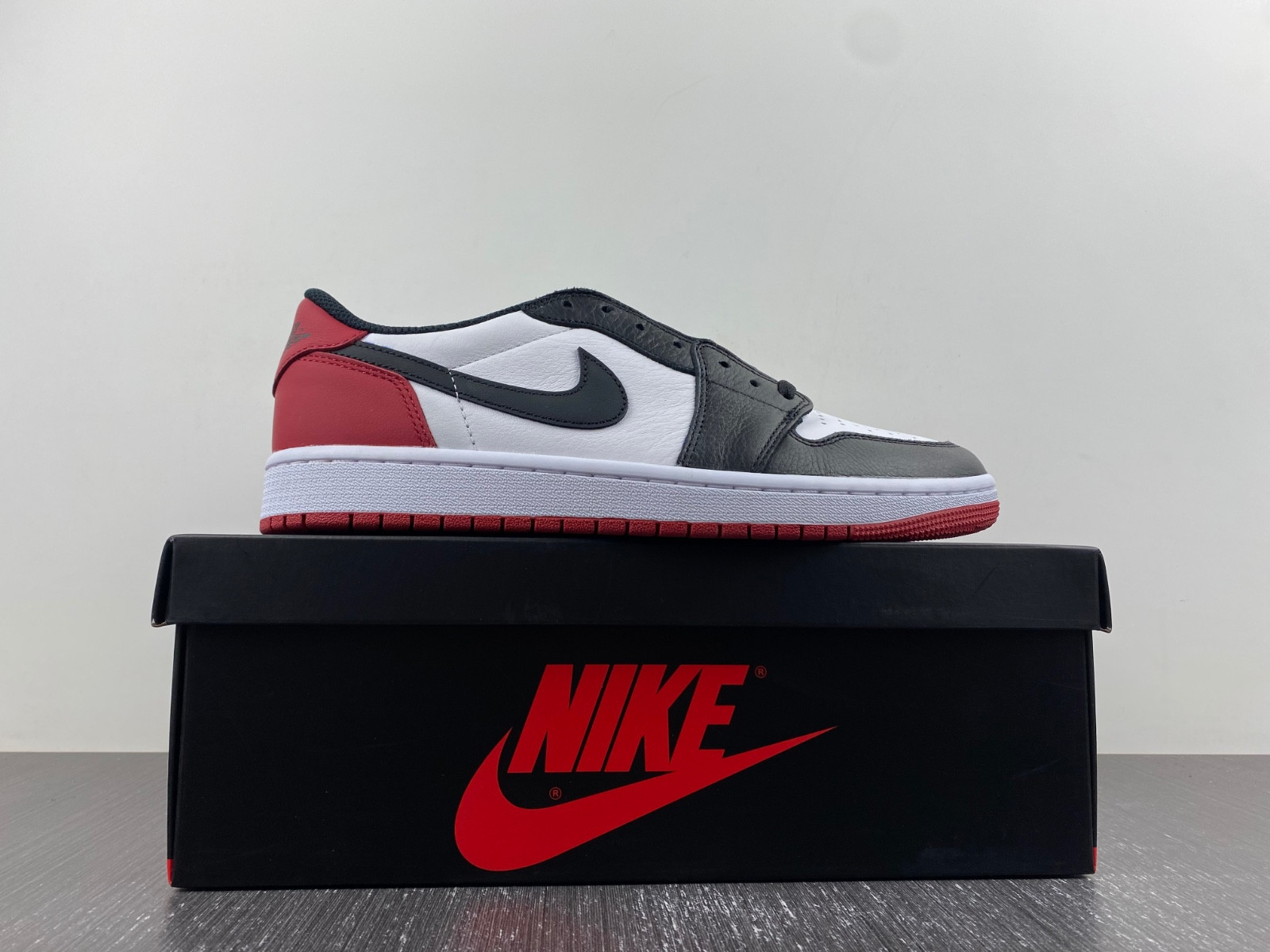 Air Jordan 1 Low OG "Black Toe" CZ0790-106