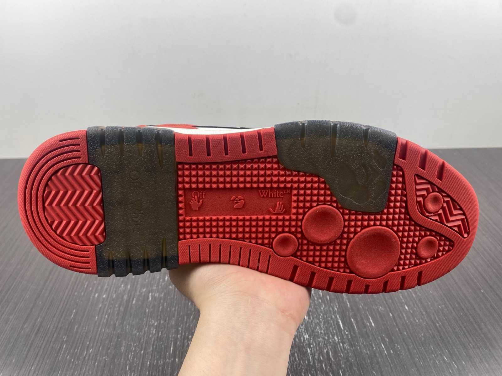 Off-White c/o Virgil Abloh