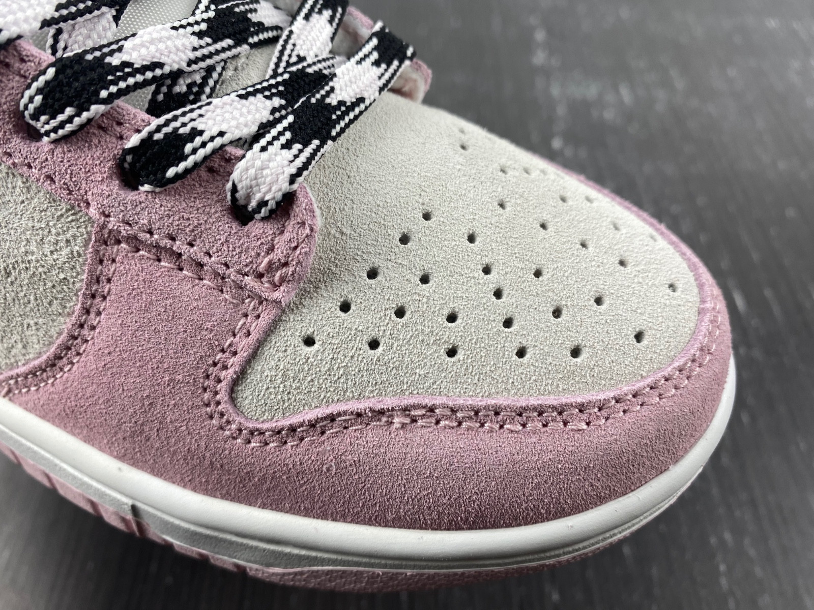 Nike SB Dunk Low LX Pink Foam White Black DV3054-600