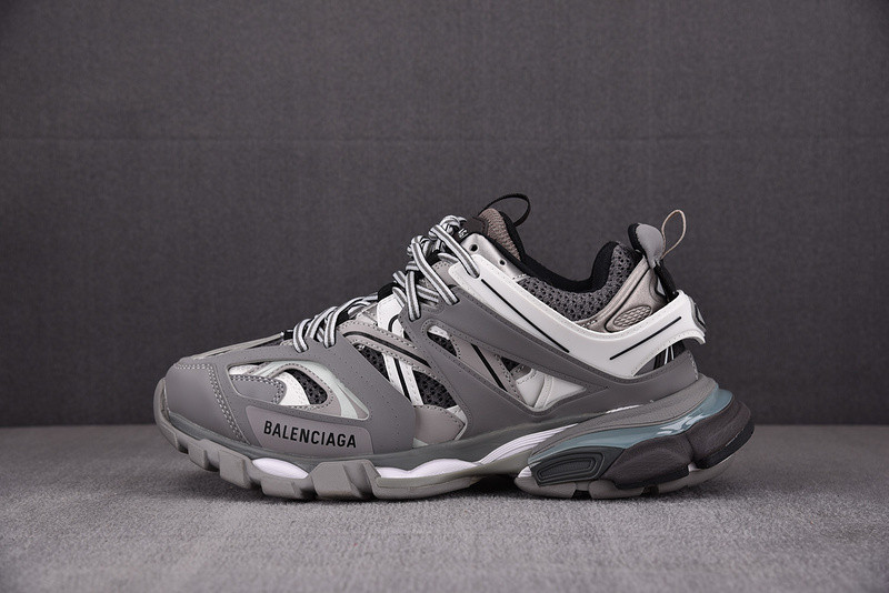 Ba*len*cia*ga led track trainer 