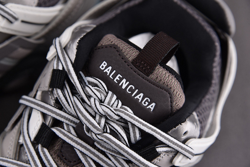 Ba*len*cia*ga led track trainer 