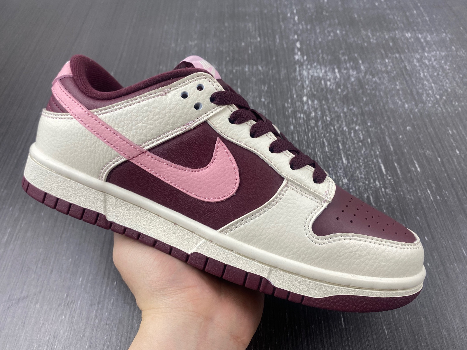 Nike Dunk Low Valentine