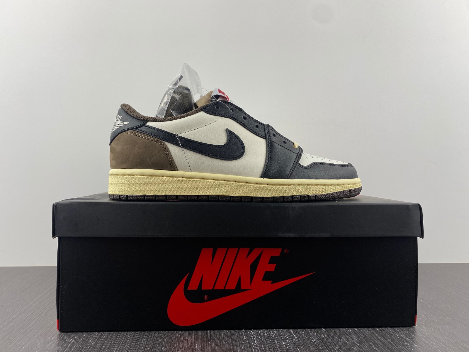 Air Jordan 1 Low mocha CQ4277 105