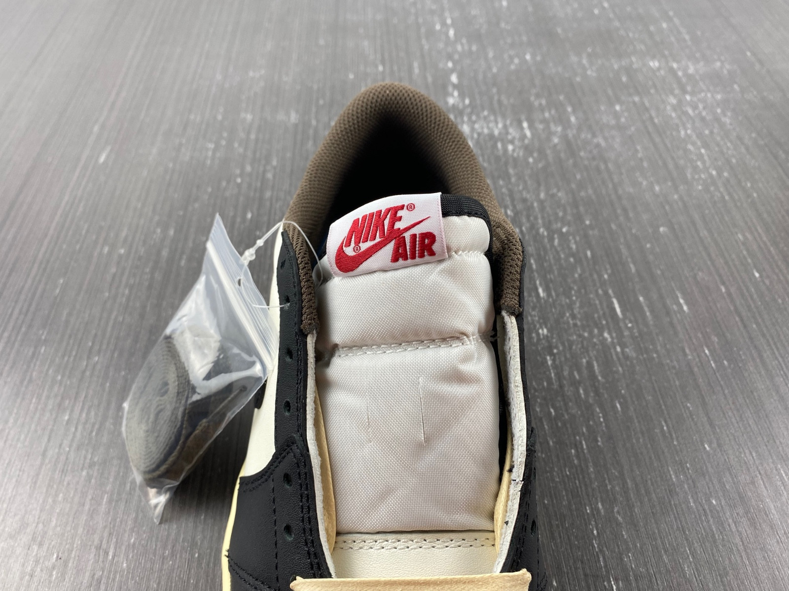 Air Jordan 1 Low mocha CQ4277 105