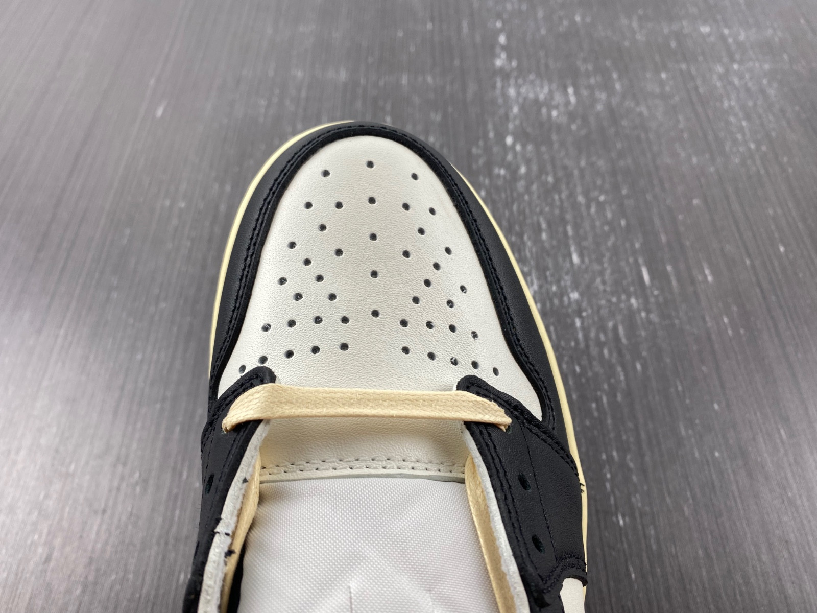 Air Jordan 1 Low mocha CQ4277 105