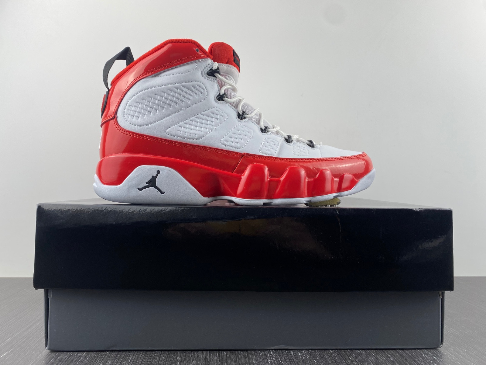 Air Jordan 9 Retro