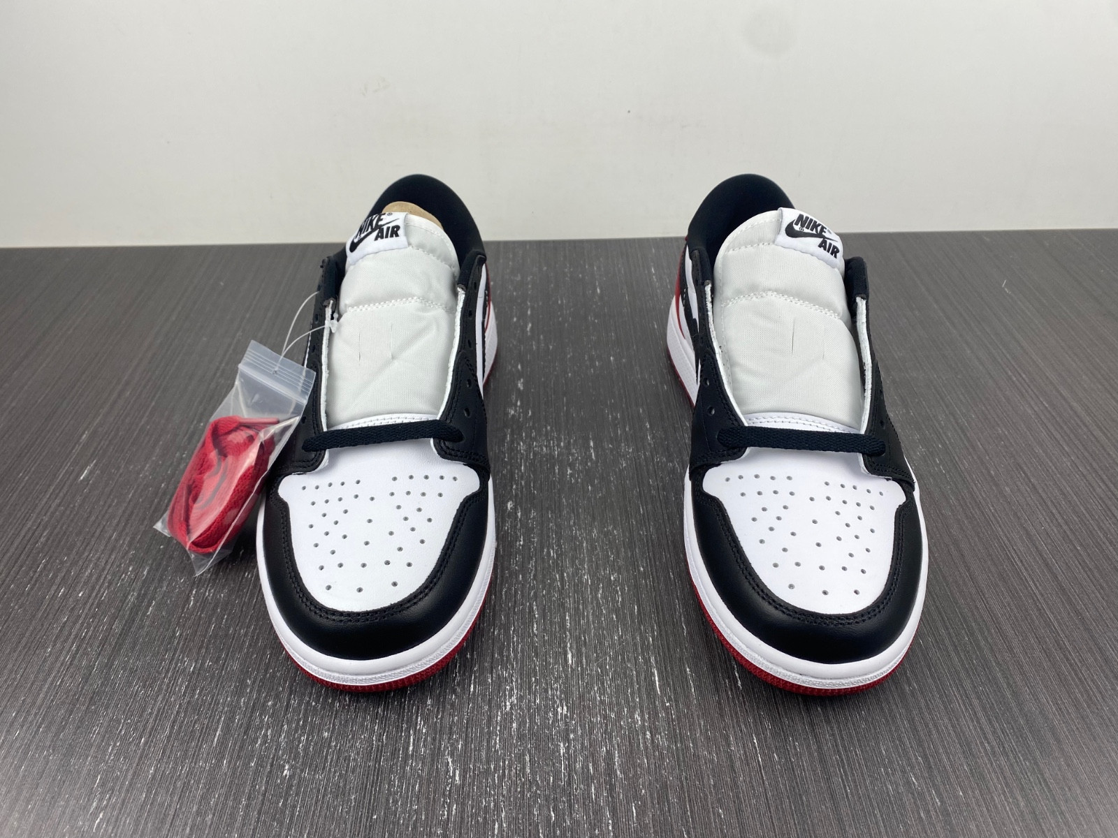 Air Jordan 1 Retro Black Toe 2016 low 555088-125