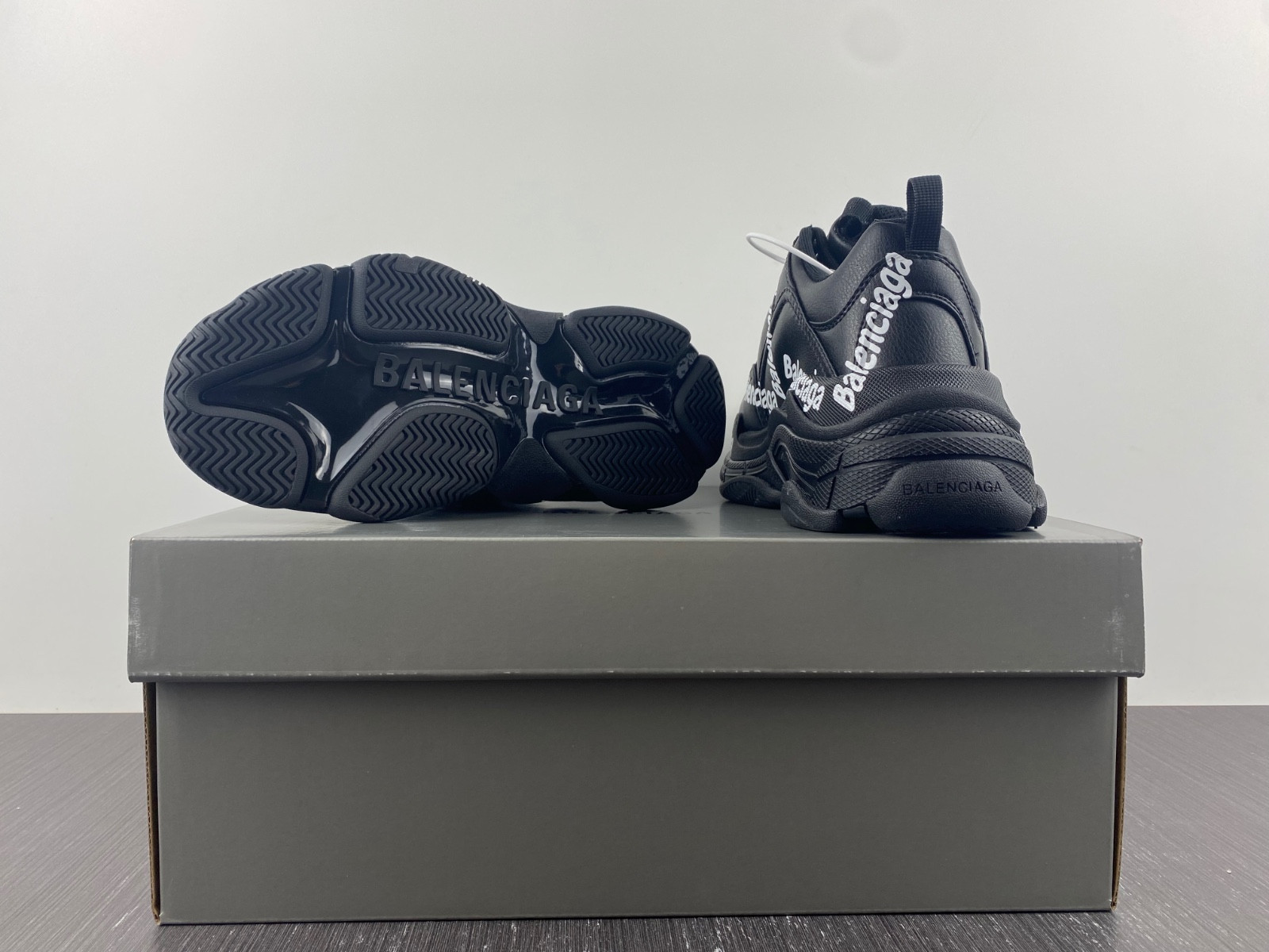 Ba*len*cia*ga triple s 524839 w2rn3 9025