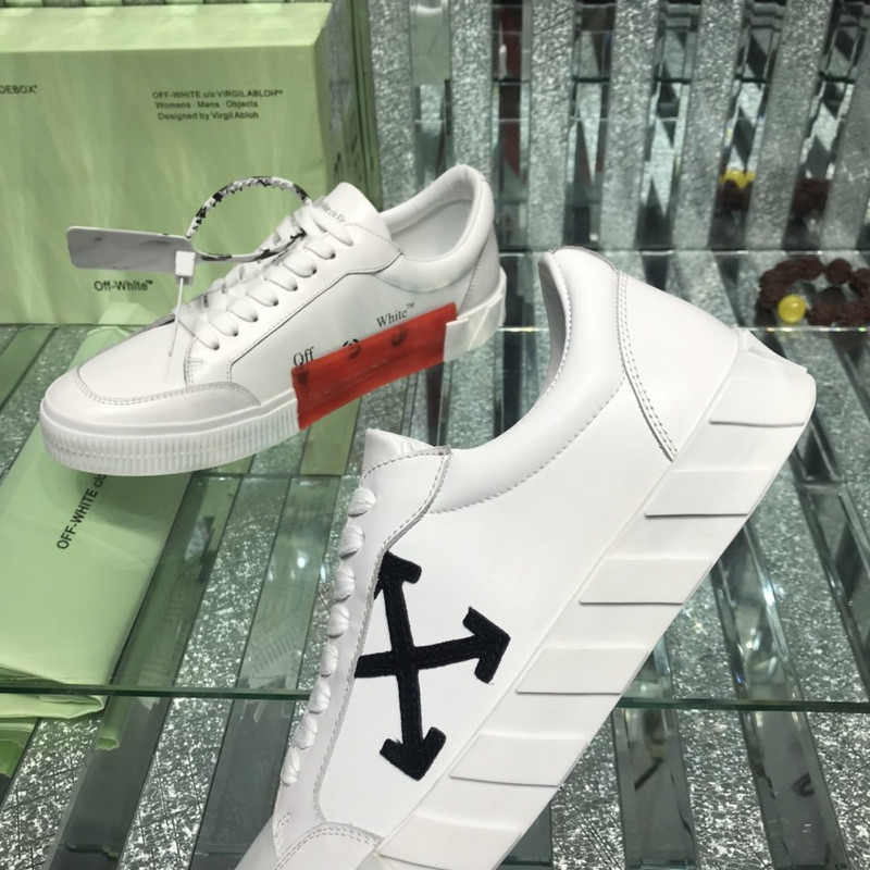 Off-White c/o Virgil Abloh