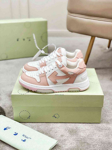 Off-White c/o Virgil Abloh