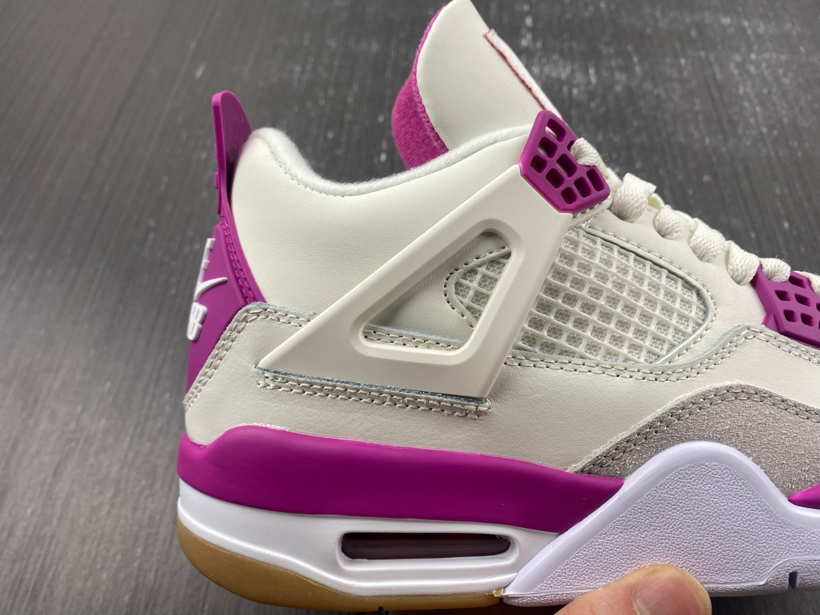 NIKE SB X AIR JORDAN 4 DR5415-106