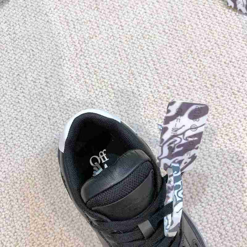 Off-White c/o Virgil Abloh