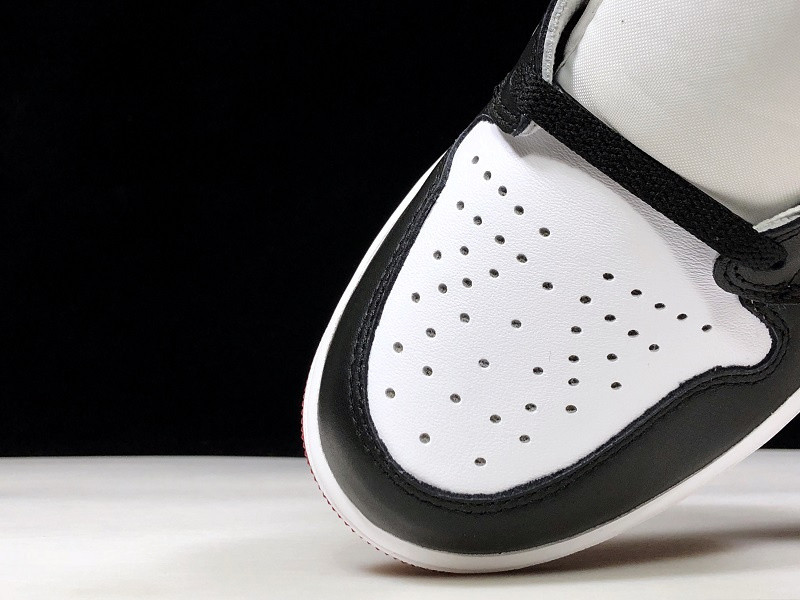 AIR JORDAN 1 BLACK TOE (2016) 555088-125