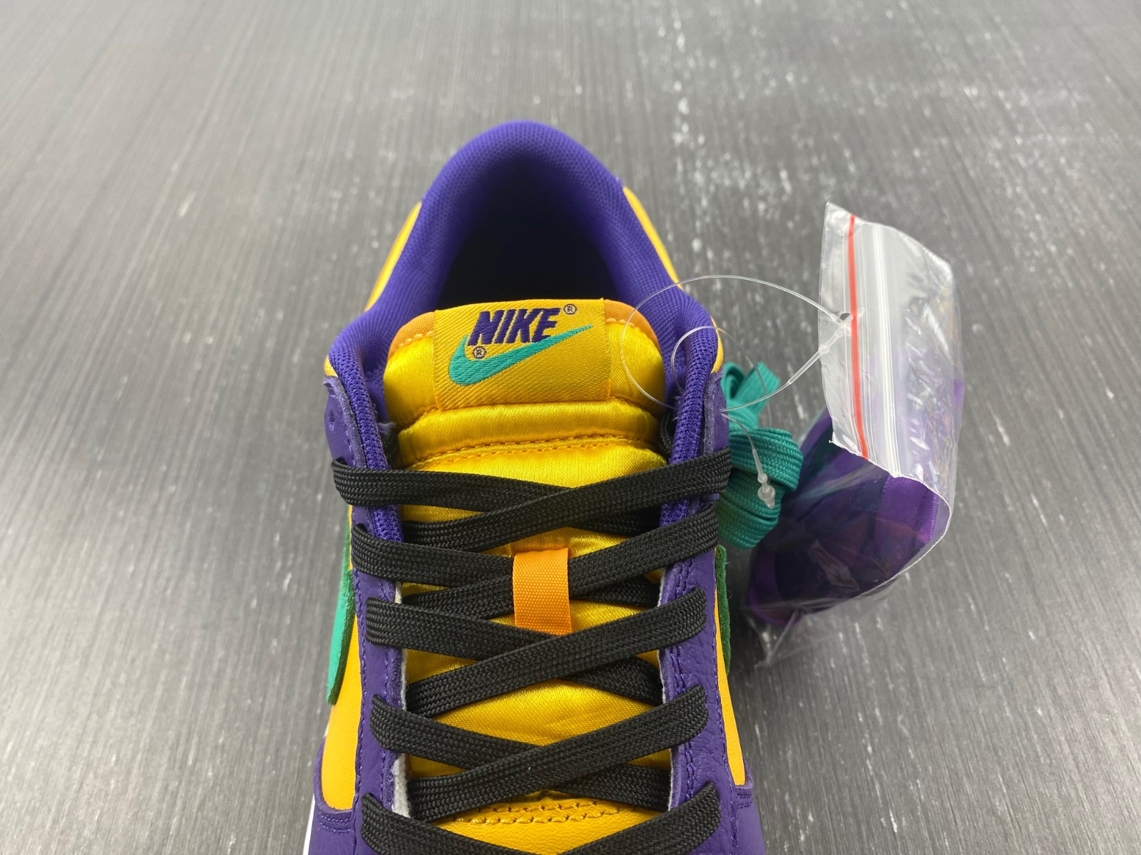 Nike Dunk Low LX Lisa Leslie (W) DO9581-500