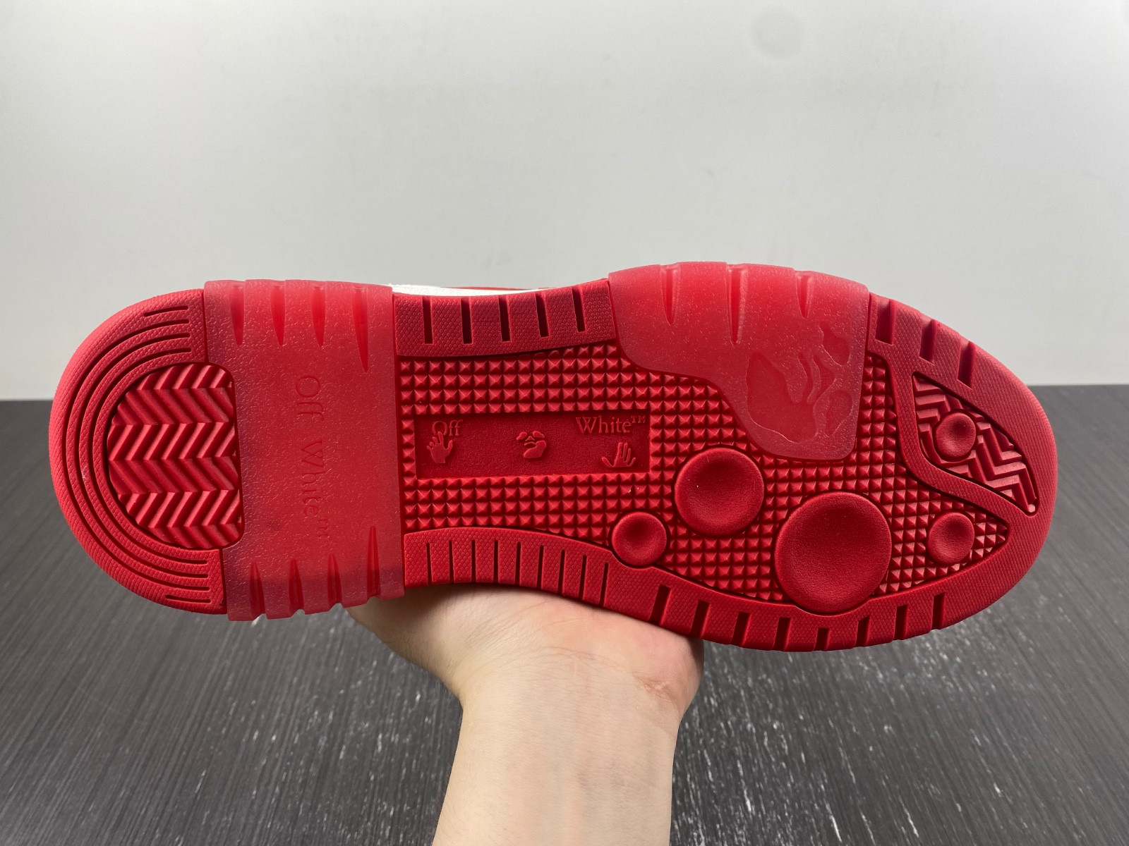 Off-White c/o Virgil Abloh