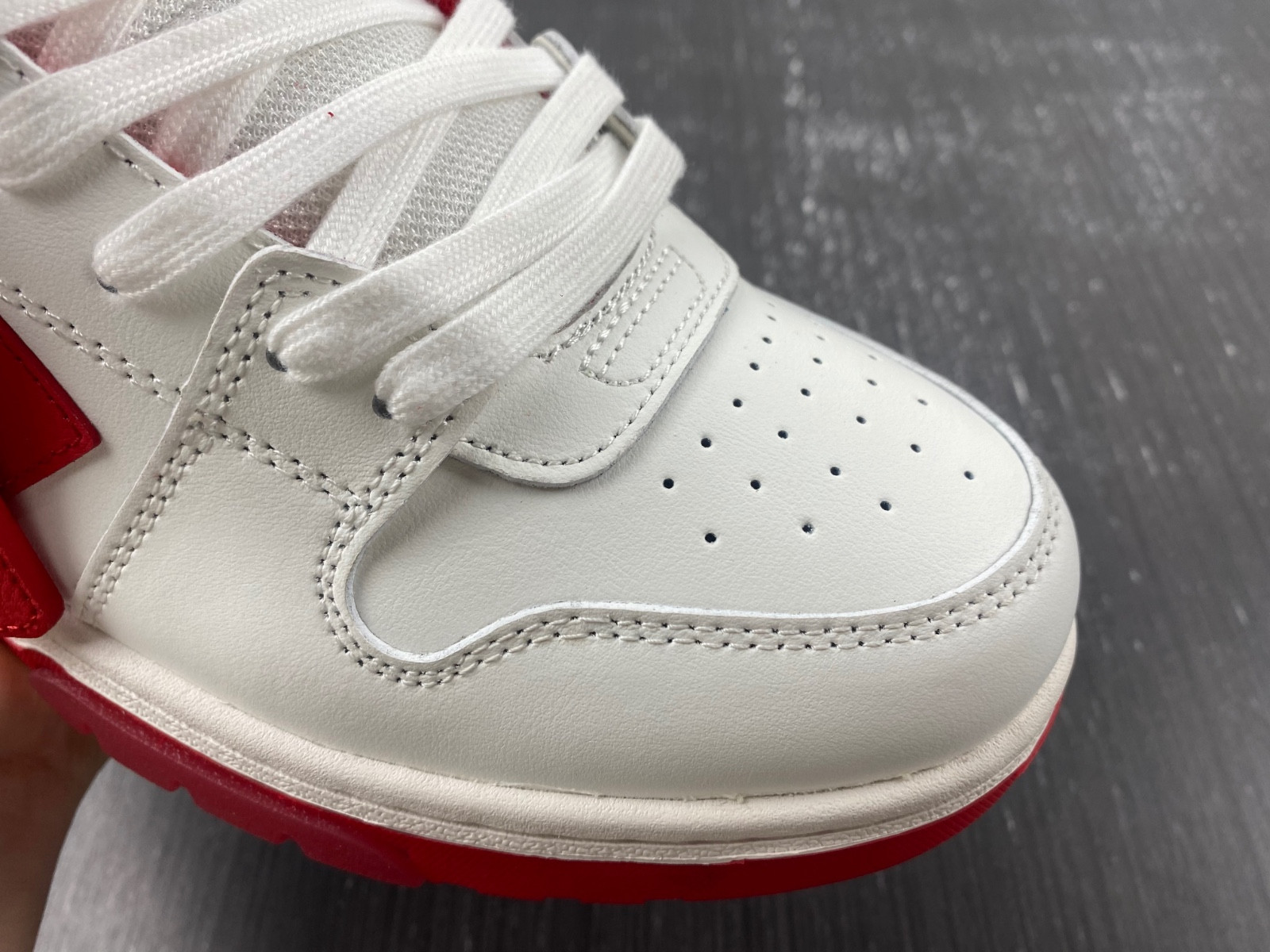 Off-White c/o Virgil Abloh