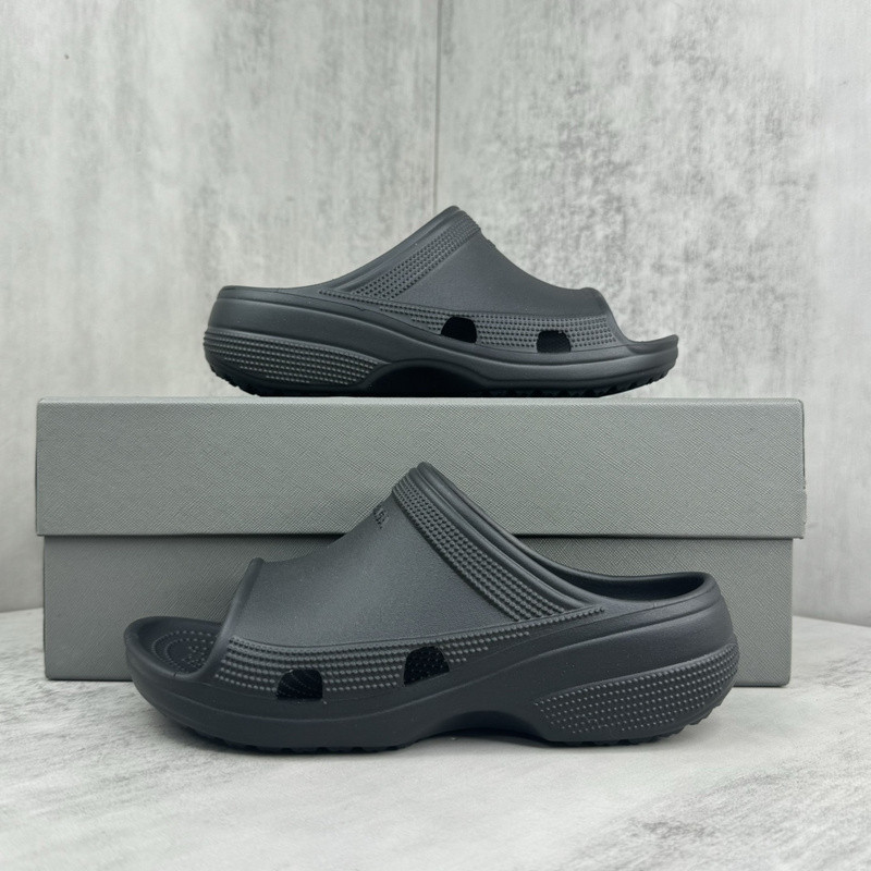 BALENCIAGA SLIDES