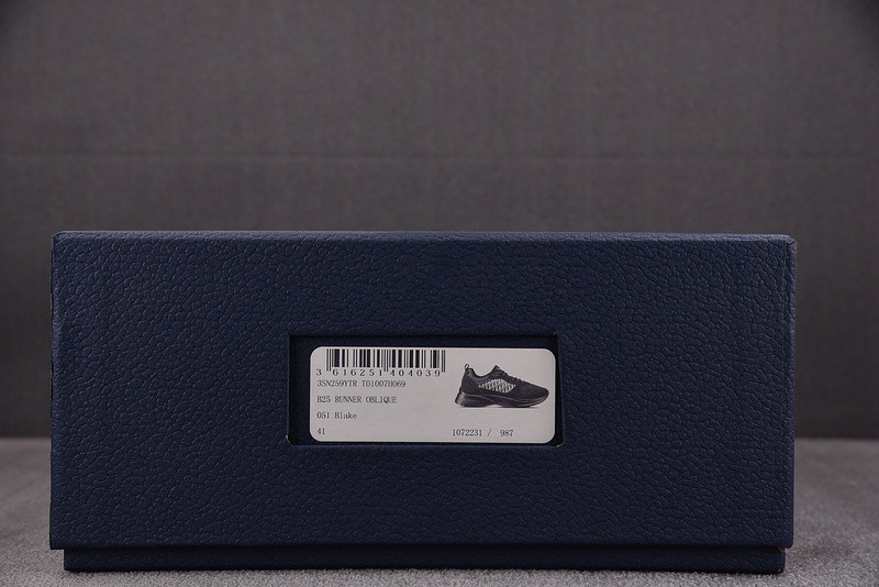 D10r B25 Oblique Runner Sneaker