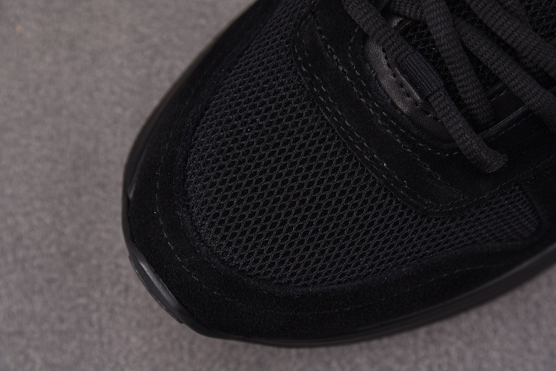 D10r B25 Oblique Runner Sneaker