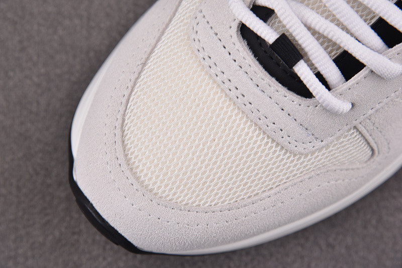 D10r B25 Oblique Runner Sneaker