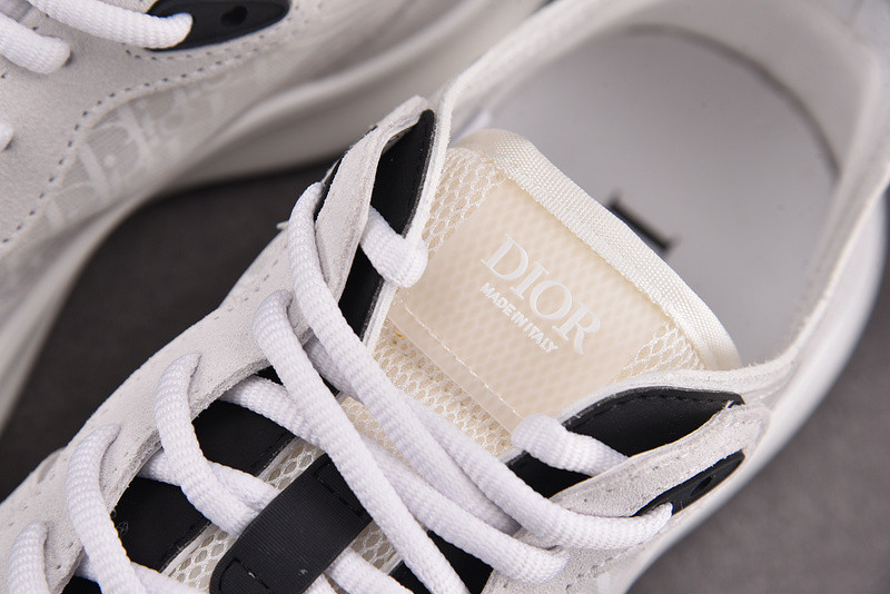 D10r B25 Oblique Runner Sneaker