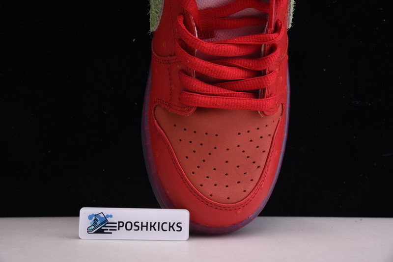 Nike SB Dunk Low Strawberry Cough CW7903-601