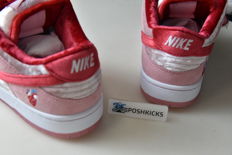 Nike SB Dunk Low StrangeLove Skateboards CT2552-800