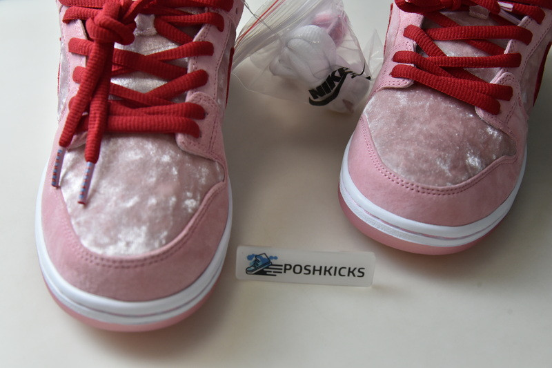 Nike SB Dunk Low StrangeLove Skateboards CT2552-800