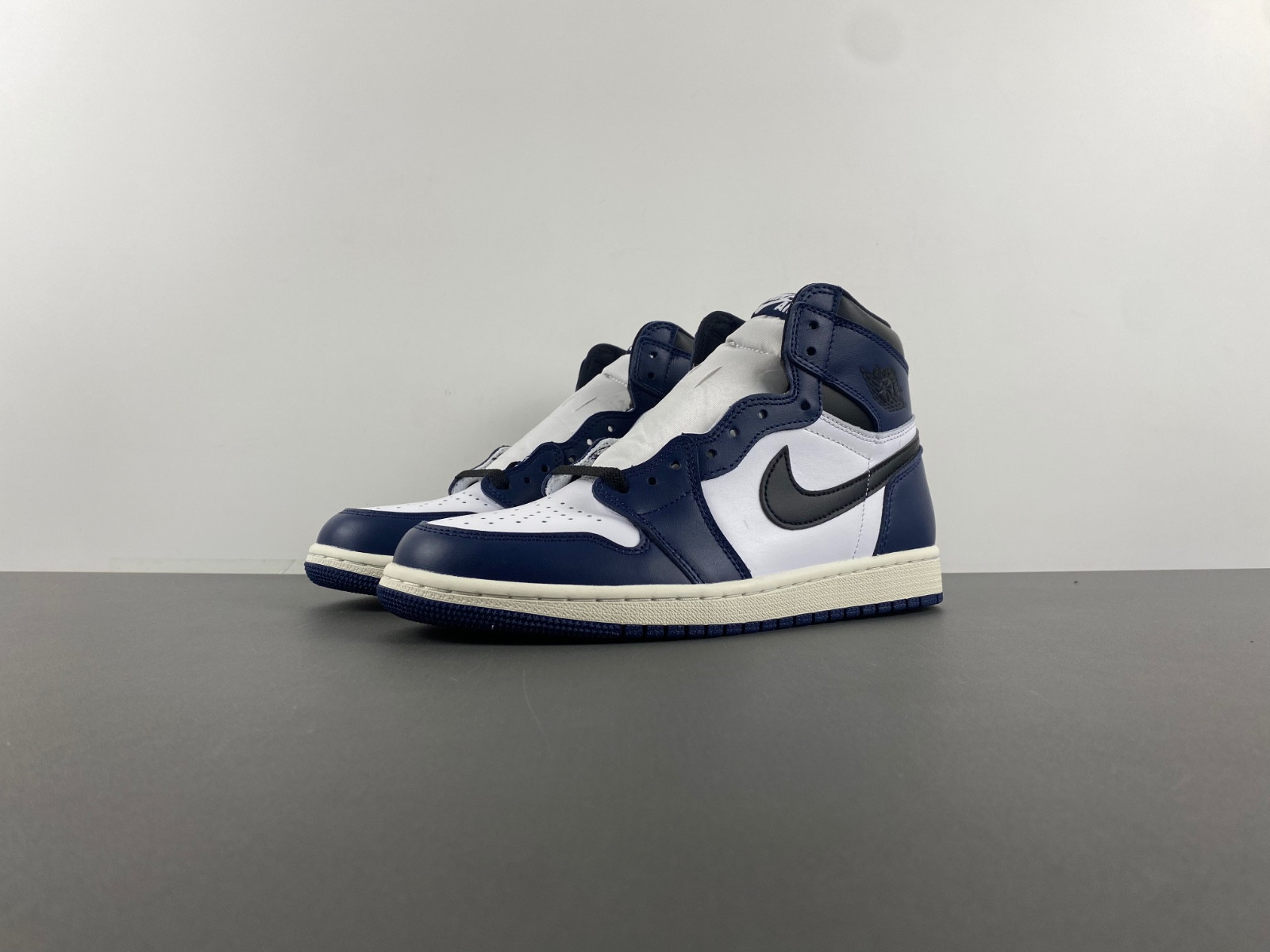 Air Jordan 1 High OG Midnight Navy DZ5485-401