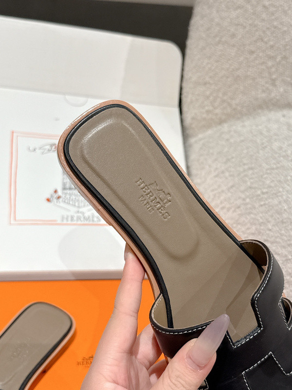 H*rmes Sandals