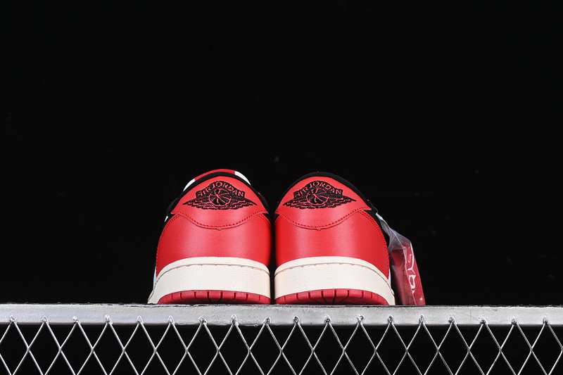 Air Jordan 1 Low OG "Chicago" HQ6998-600