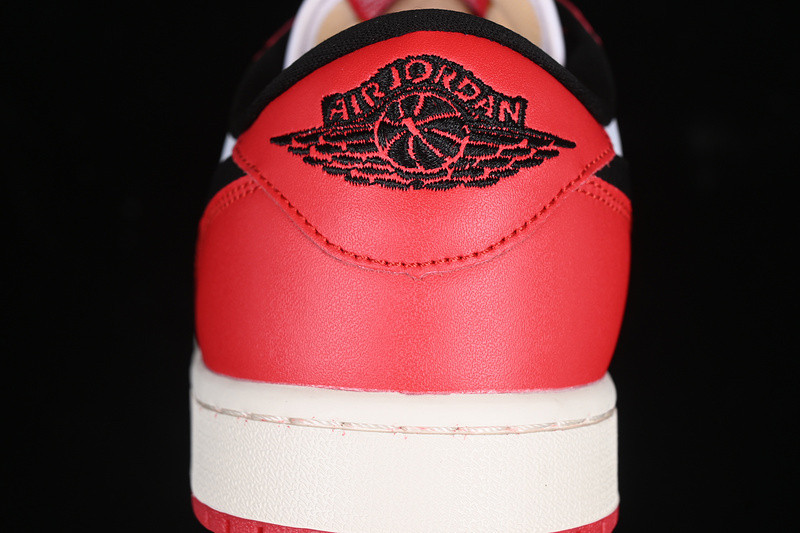 Air Jordan 1 Low OG "Chicago" HQ6998-600