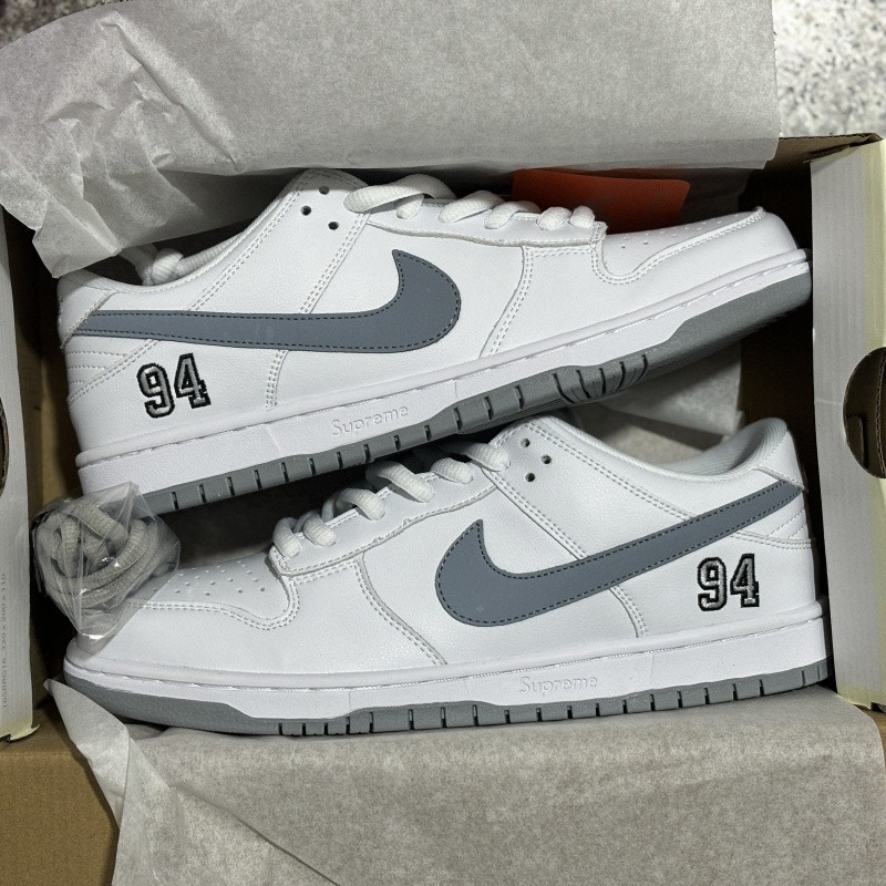 Suprem* x Nike SB Dunk Low White / Metallic Silver-White HQ8487-100