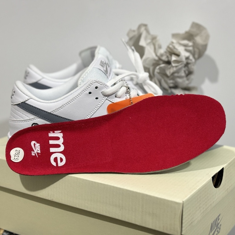 Suprem* x Nike SB Dunk Low White / Metallic Silver-White HQ8487-100