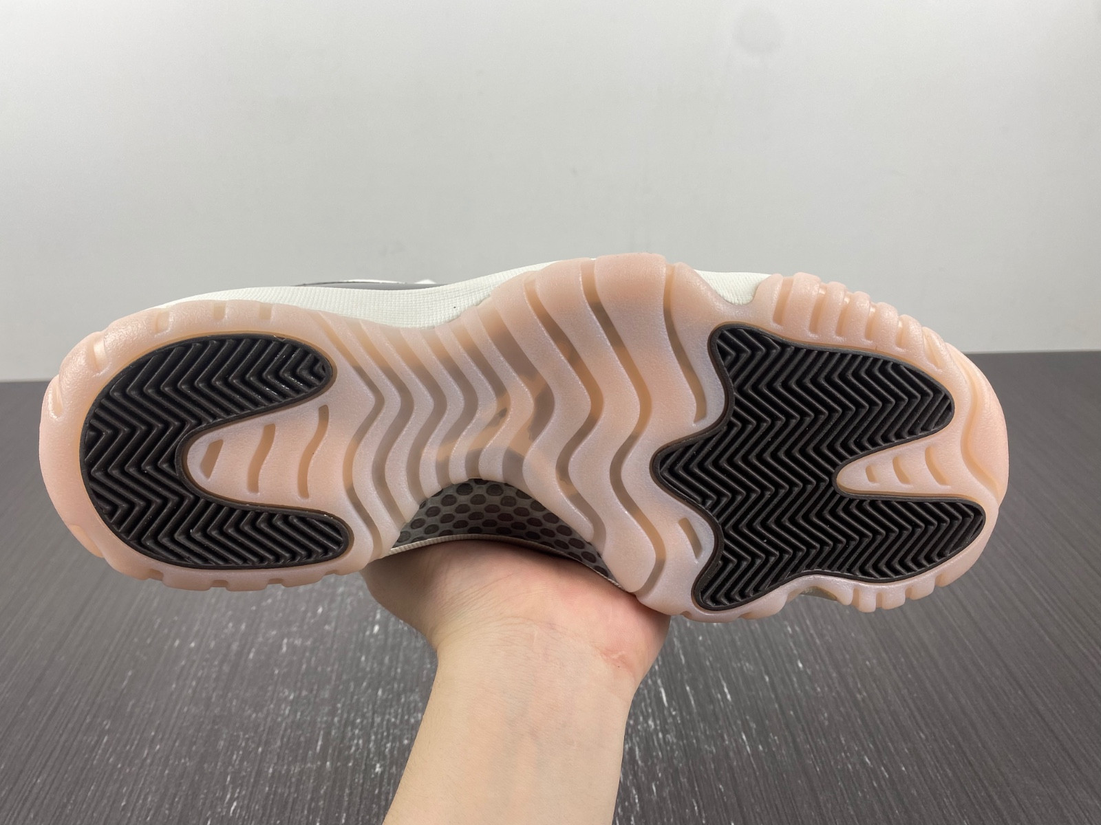 Air Jordan 11 WMNS "Neapolitan" AR0715-101