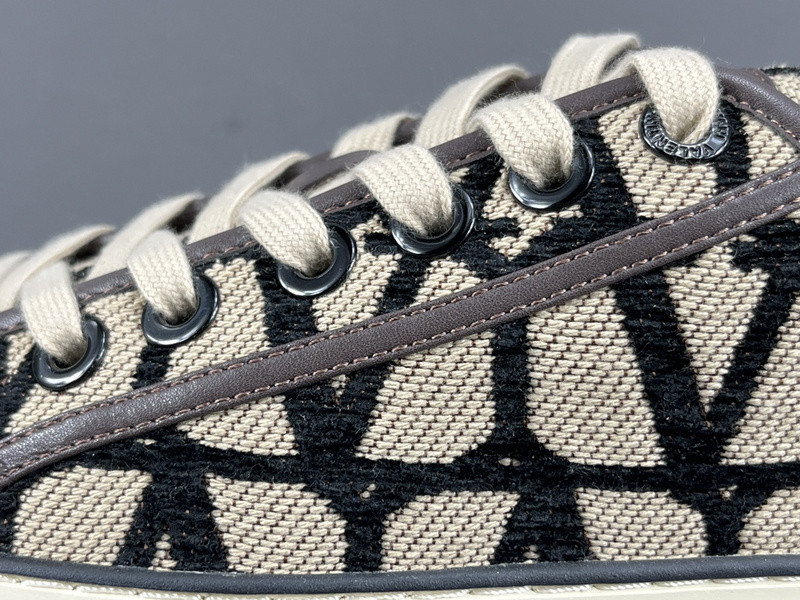 Valentino Garavani Totaloop