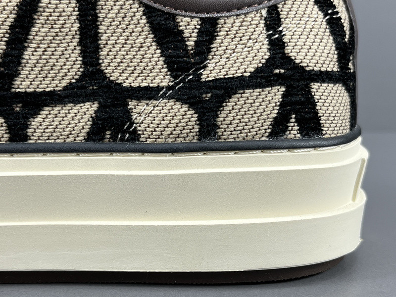 Valentino Garavani Totaloop