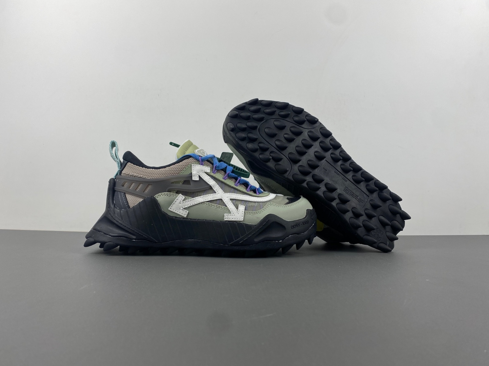 OW C/O ODSY-1000 SPORTS SHOES