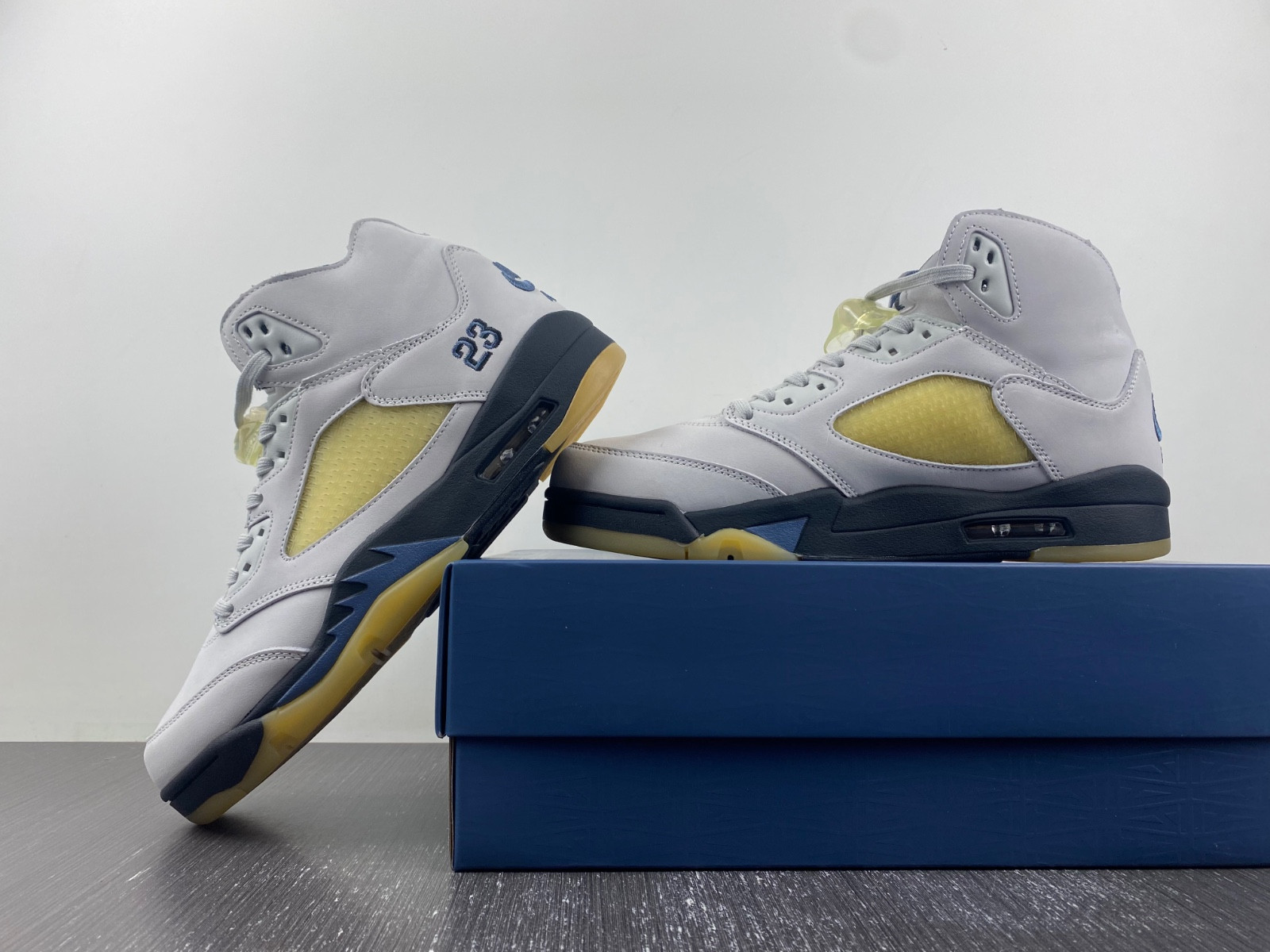 A Ma Maniére Air Jordan 5 Diffused Blue FZ5758-004
