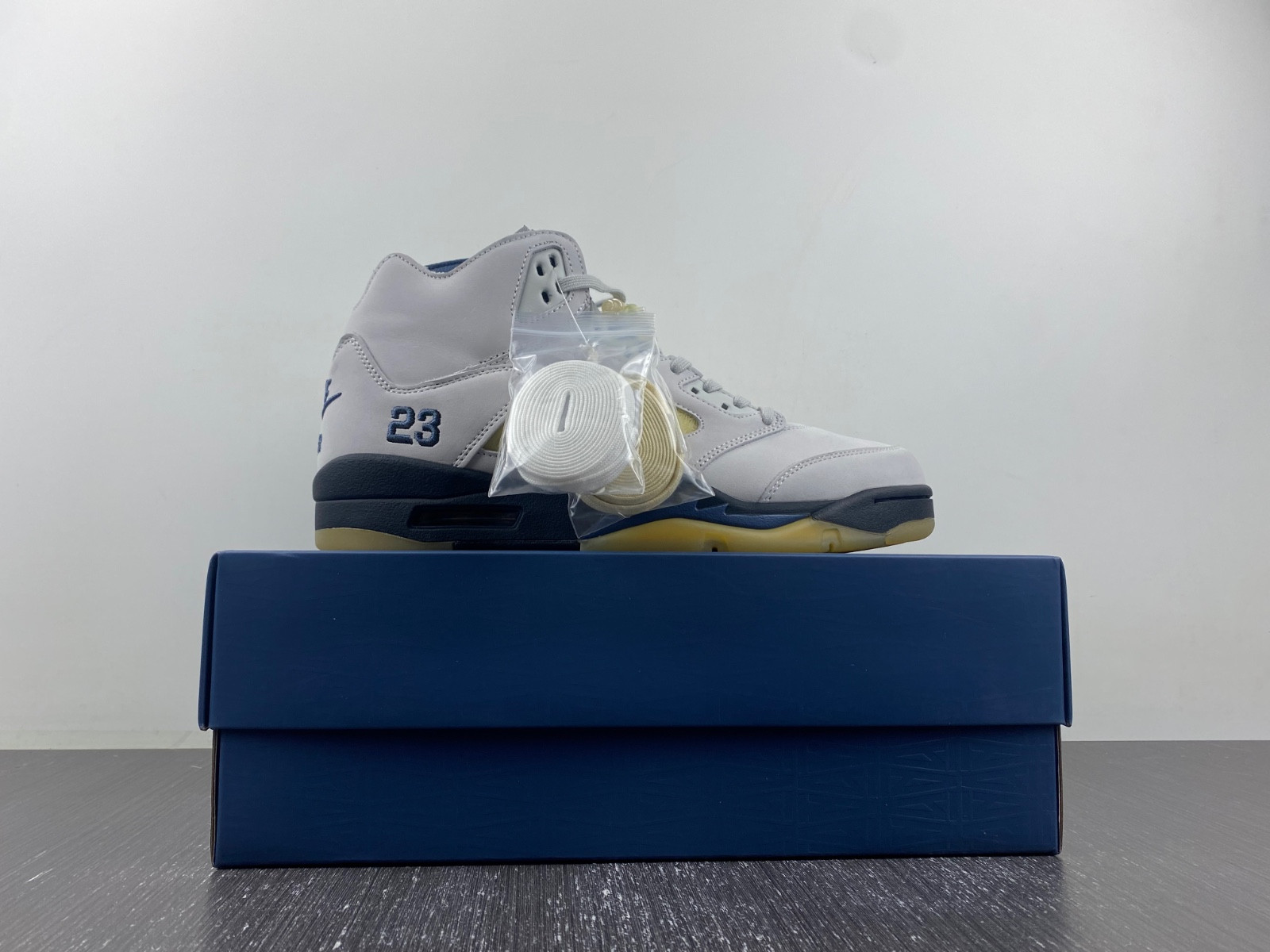 A Ma Maniére Air Jordan 5 Diffused Blue FZ5758-004