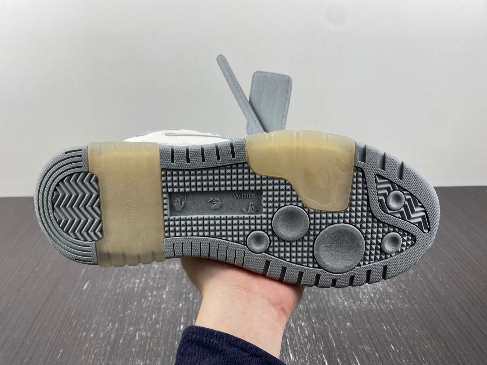 Off-White c/o Virgil Abloh