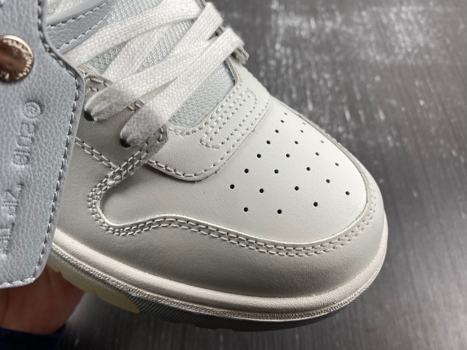 Off-White c/o Virgil Abloh