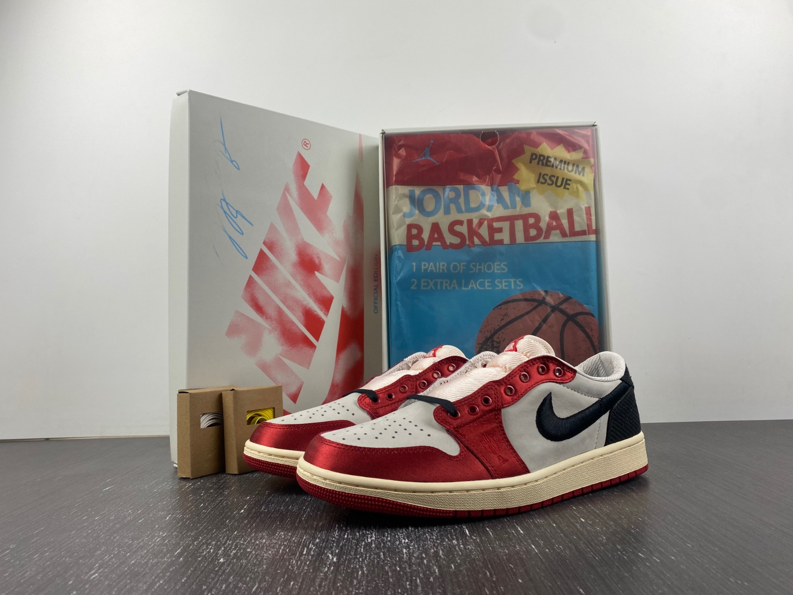 Jordan 1 Retro Low OG Trophy Room Away FN0432-100