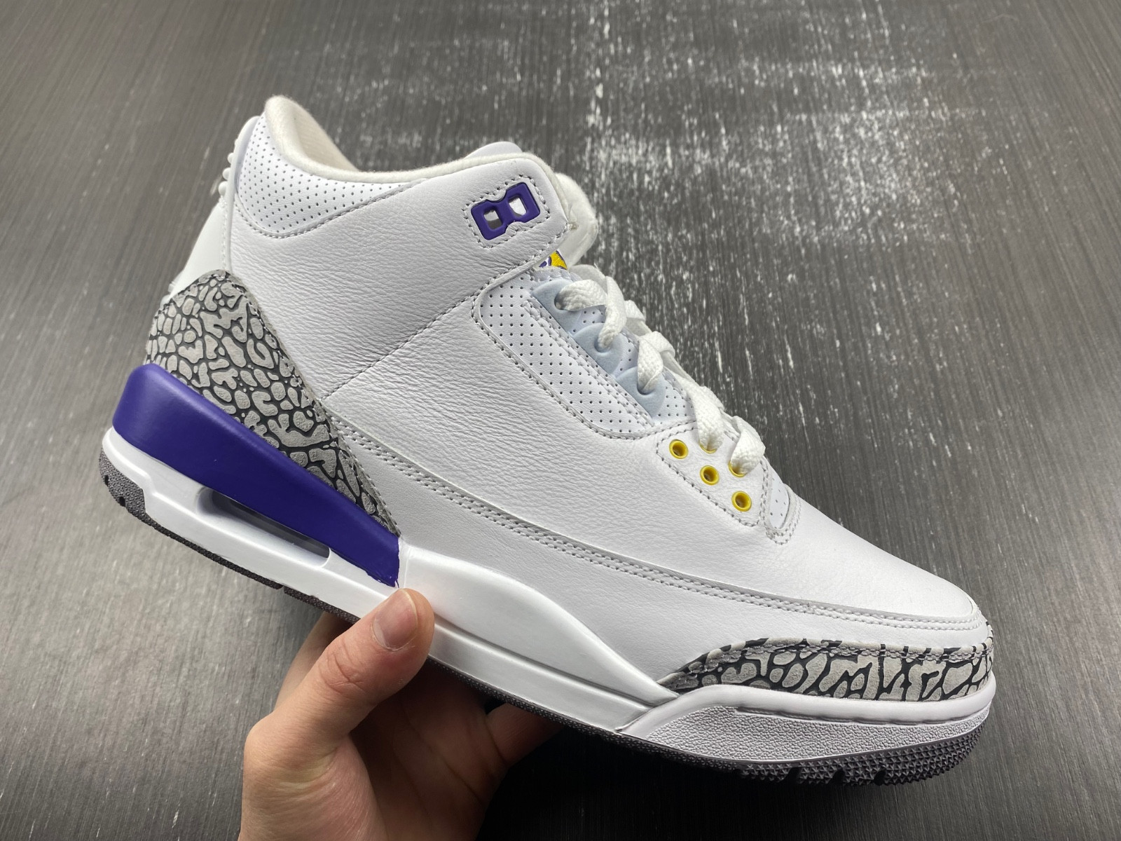 Jordan 3 Retro Kobe Bryant PE 869802-907