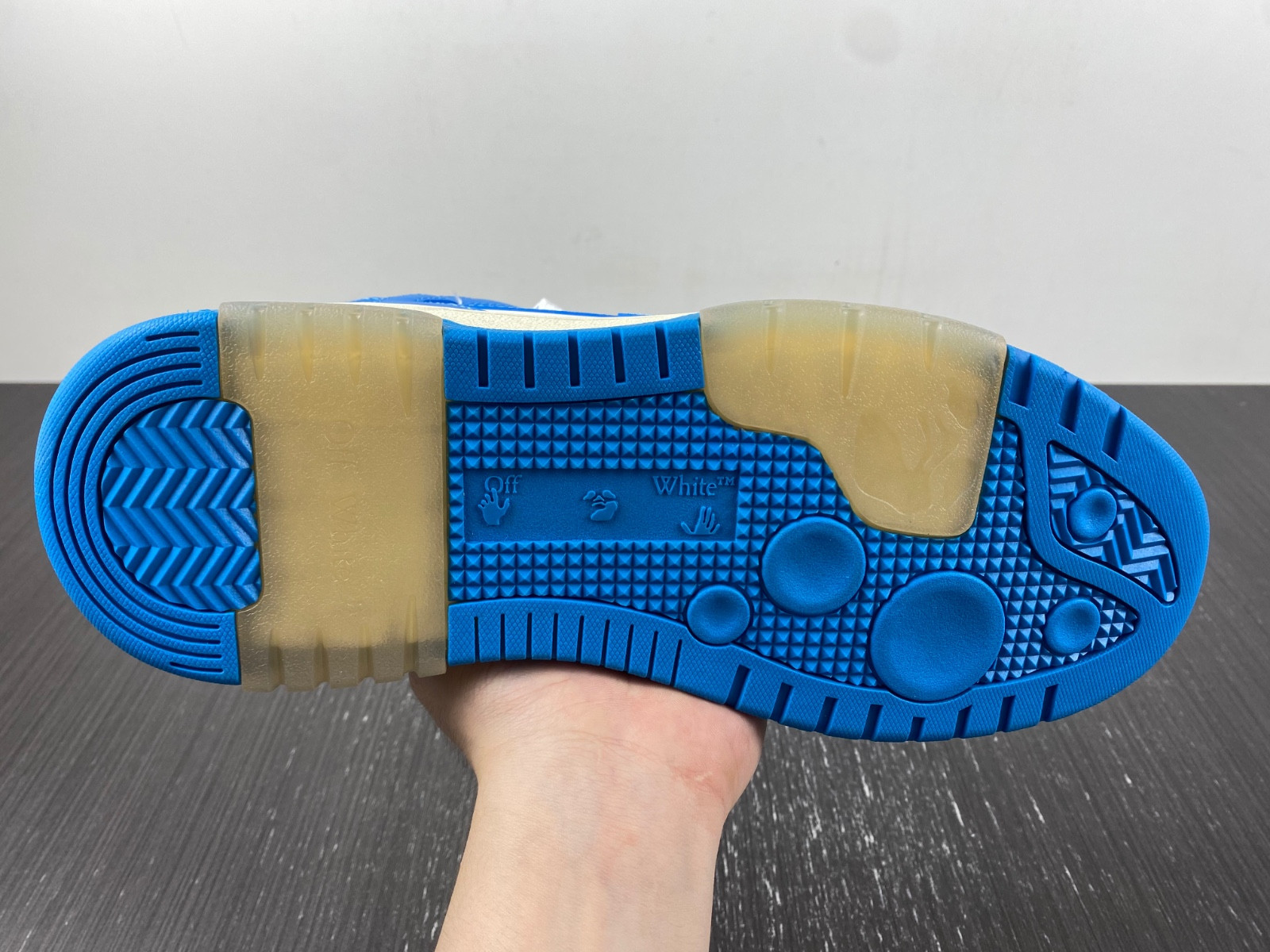 Off-White c/o Virgil Abloh