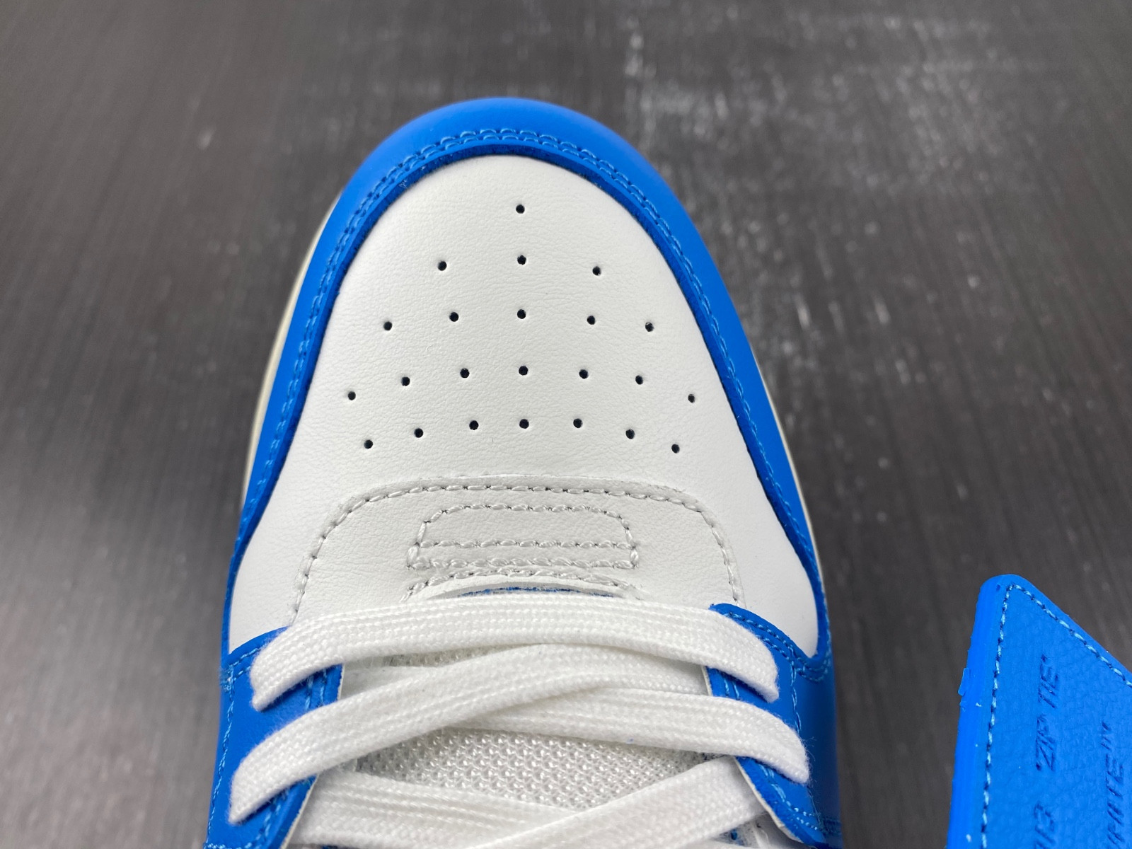 Off-White c/o Virgil Abloh